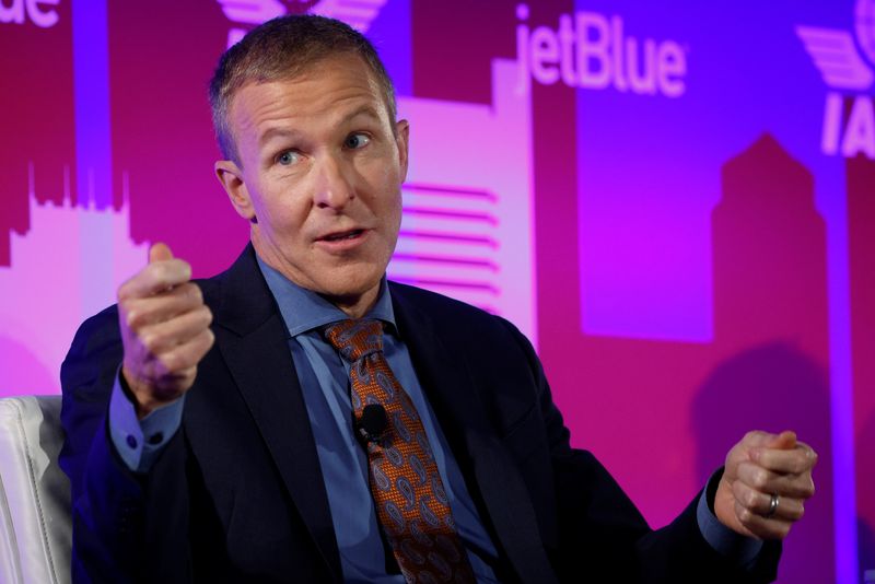 United Airlines CEO pitched possible combination with rival American, Bloomberg News reports
