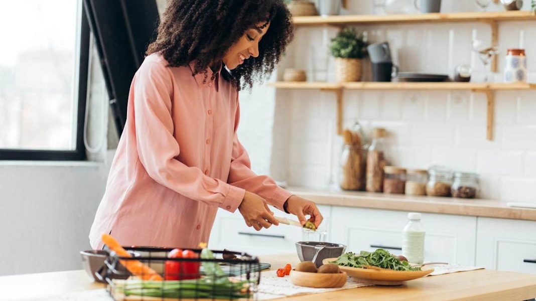 The Way You Eat Carbs Could Shape Your Brain Health Decades Later
