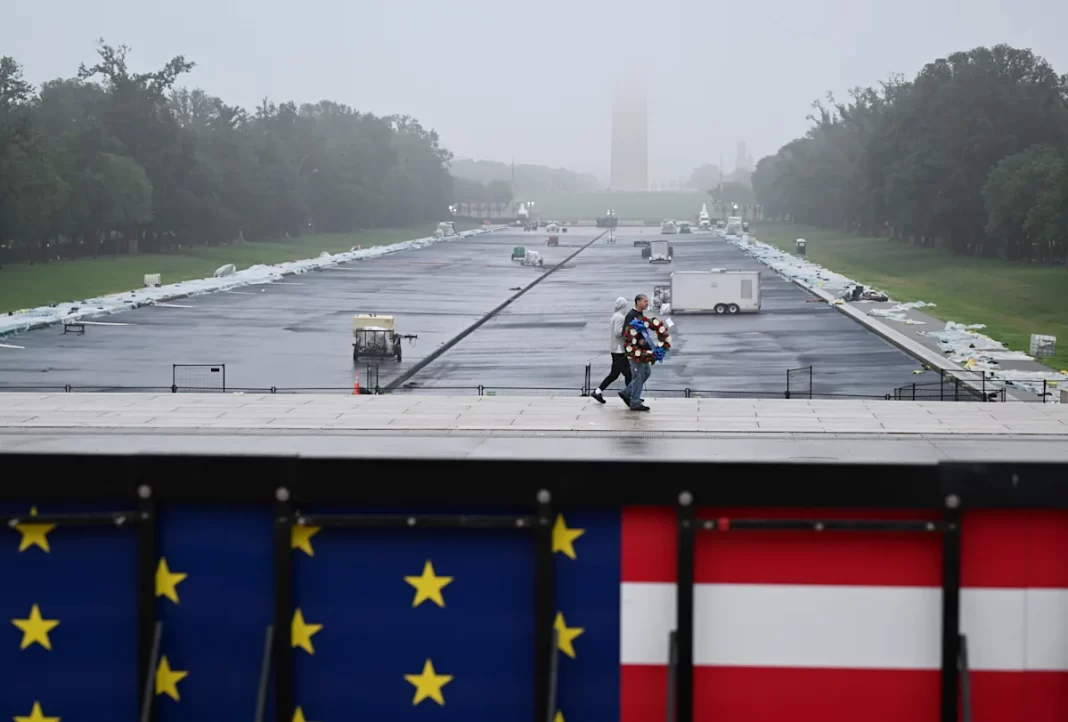 Did Trump pick the right blue for the Reflecting Pool? We asked a pool guy.
