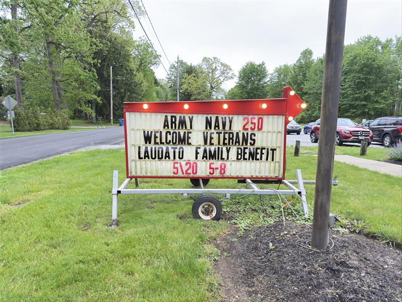 Hundreds of residents attend fundraiser for Akron plane crash family