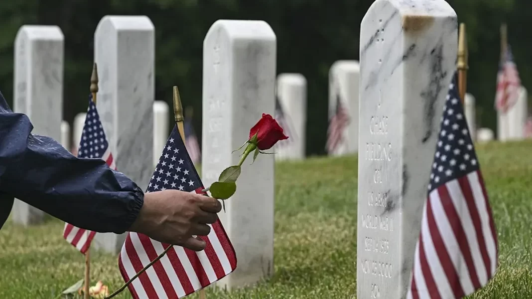 1,500 strangers honor WWII veteran with no known family