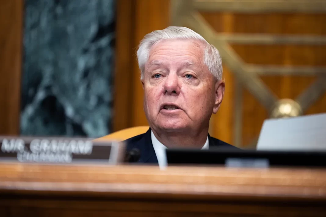 Lindsey Graham says Trump will seize the Strait of Hormuz ‘by force’ if Iran deal collapses