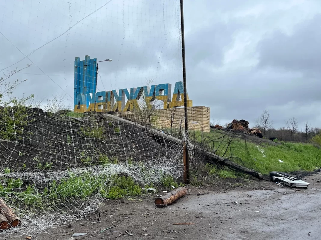 Some Russian soldiers last just minutes on front lines, military bloggers say