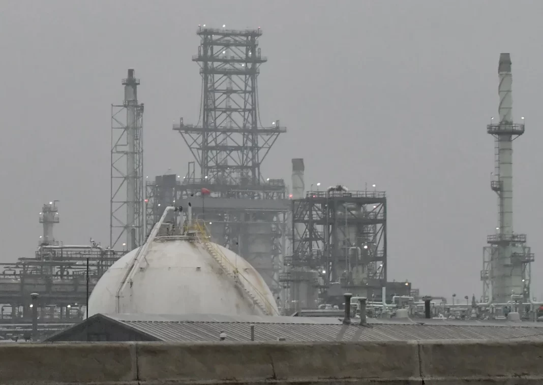 Marathon refinery ‘flaring event’ monitored by Detroit officials