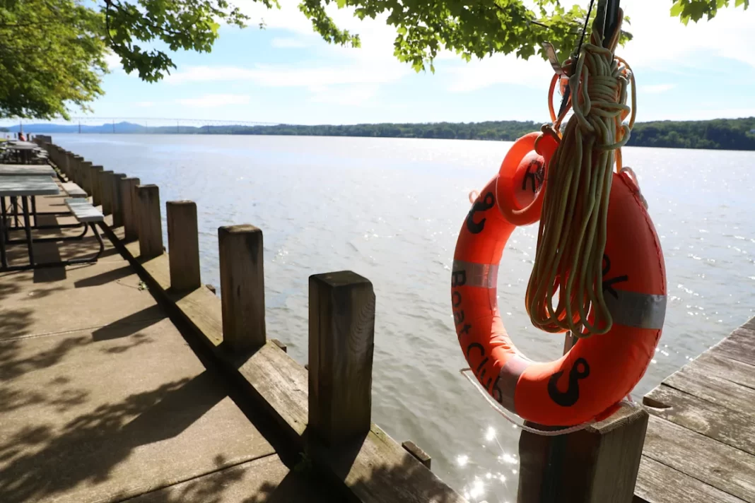 Mom dies saving son, 4, from Florida river