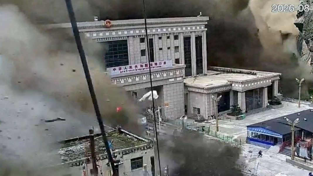 The final minutes before floodwater crashed through Nepal-China border