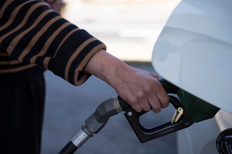 Farm, biofuel groups urge Trump to curb expanded refinery exemptions