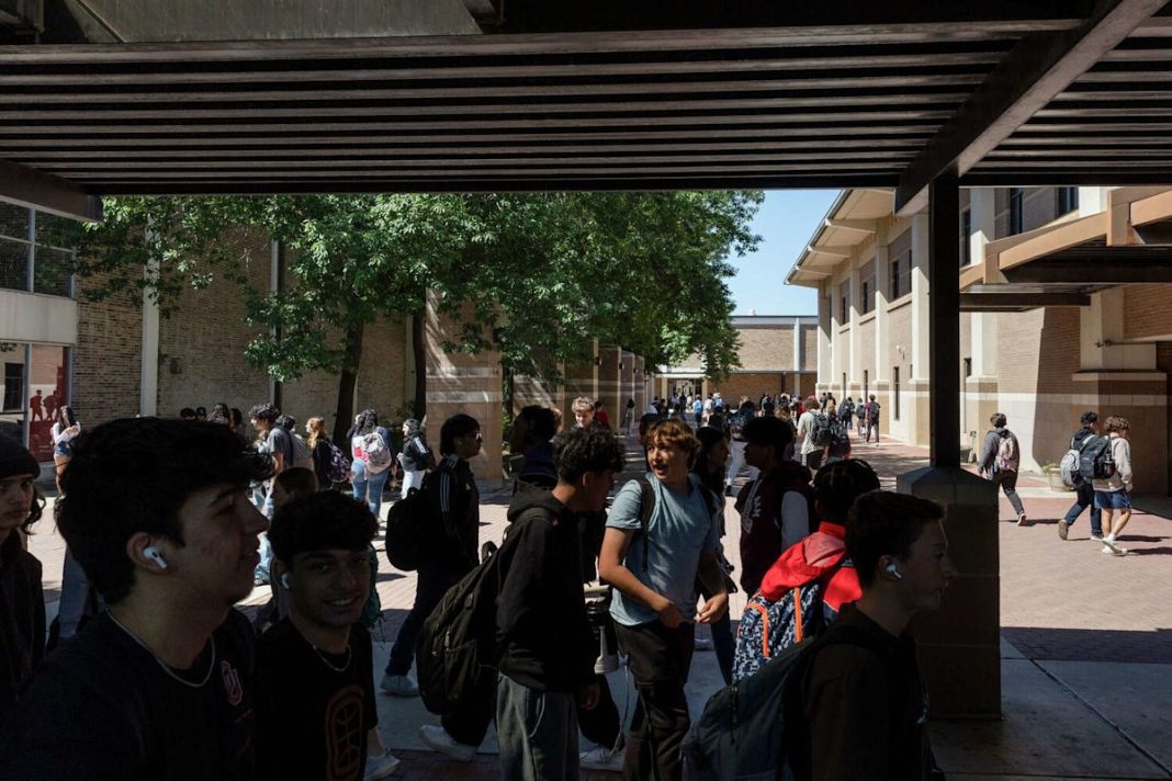 NEISD rethinks the phone-free school day