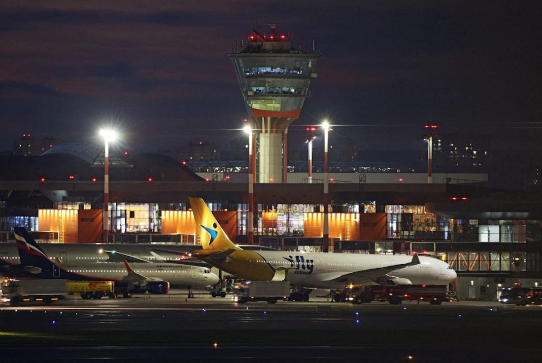 Zelenskyy says foreign airlines suspend Russia flights after Ukrainian warning